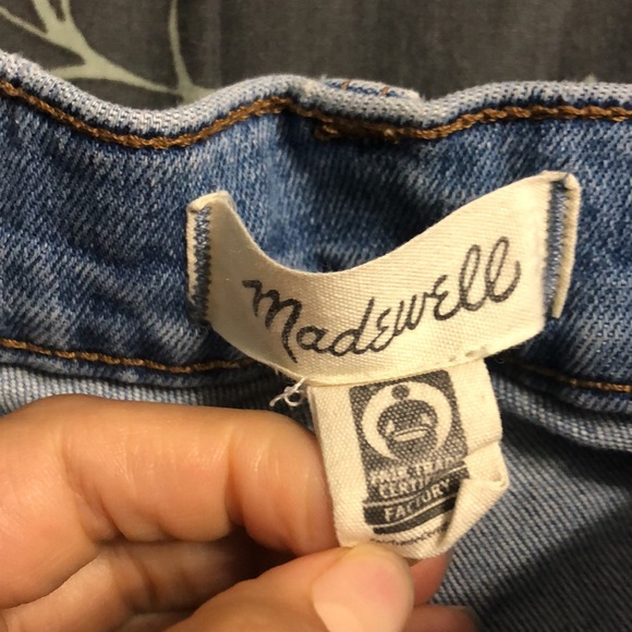 The High-Rise Slim Crop Boyjean in Medium Wash Ripped Knee Raw Hem Straight Leg - Picture 9 of 16